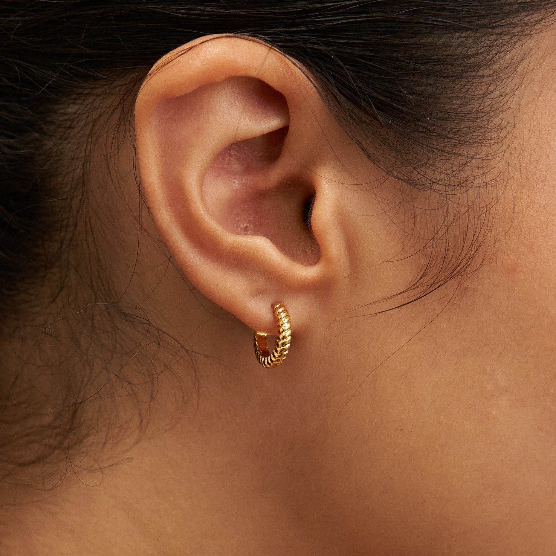 18K Gold Twisted Huggies