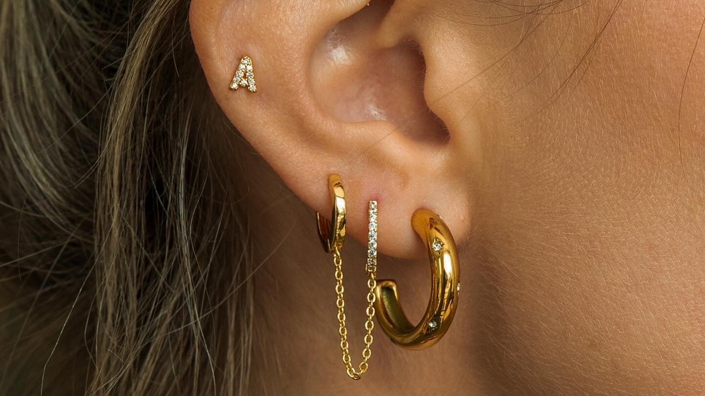 Double Huggies With Chain Single