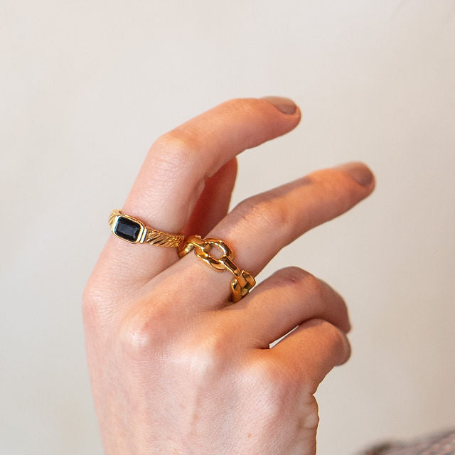Black Stone Ring Twisted