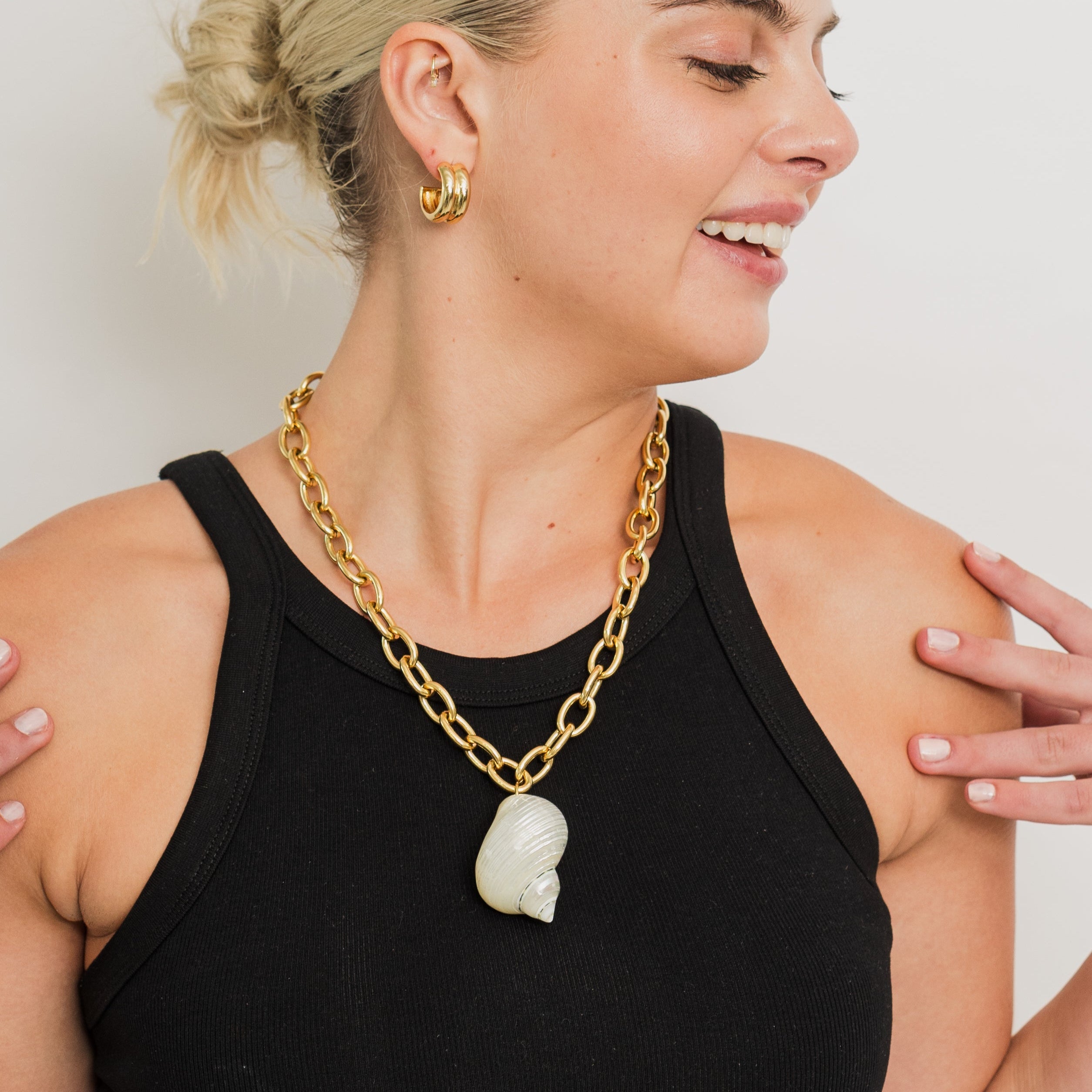 Waterproof Gold Chunky Shell Pendant Necklace