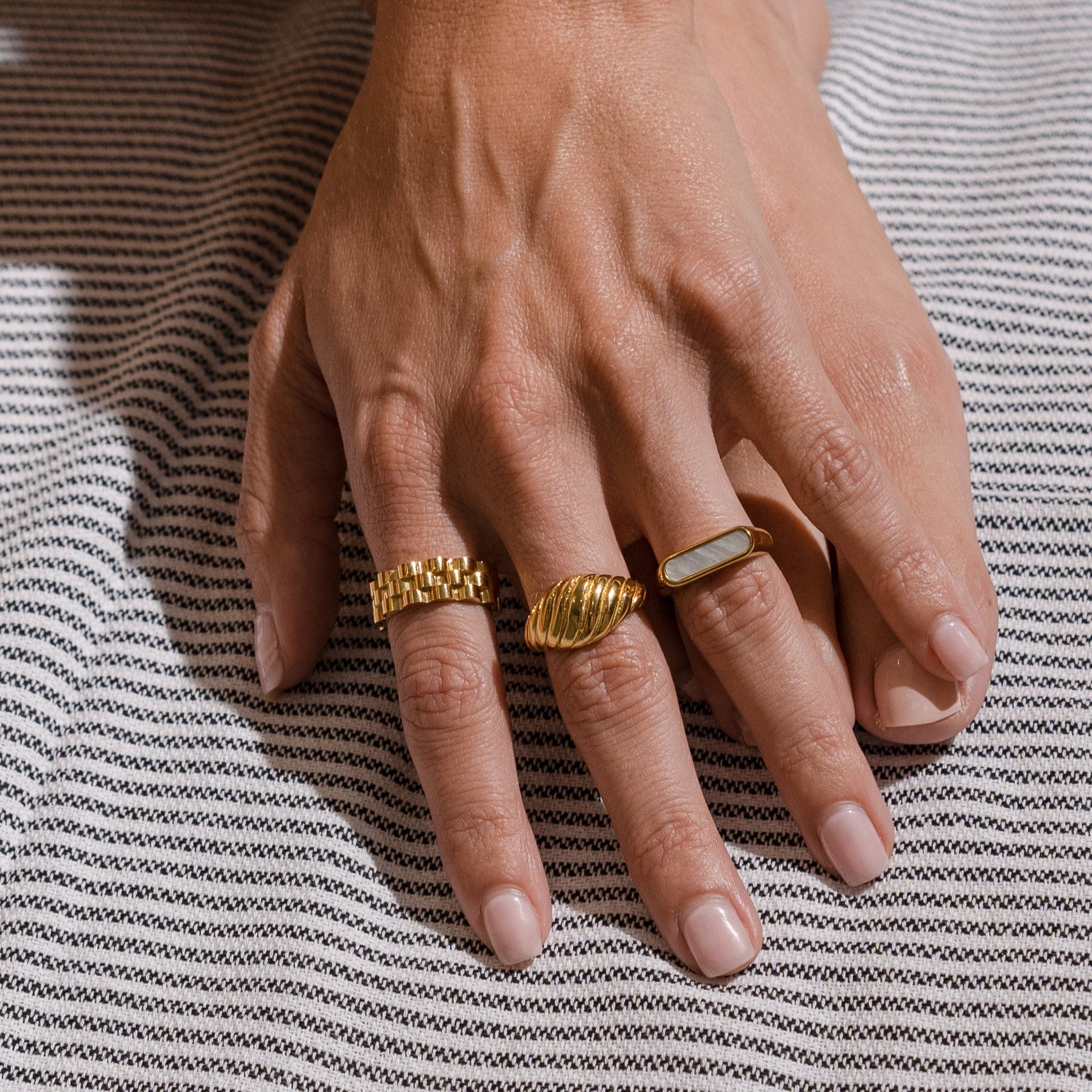 Waterproof Gold Shell Ring Bar