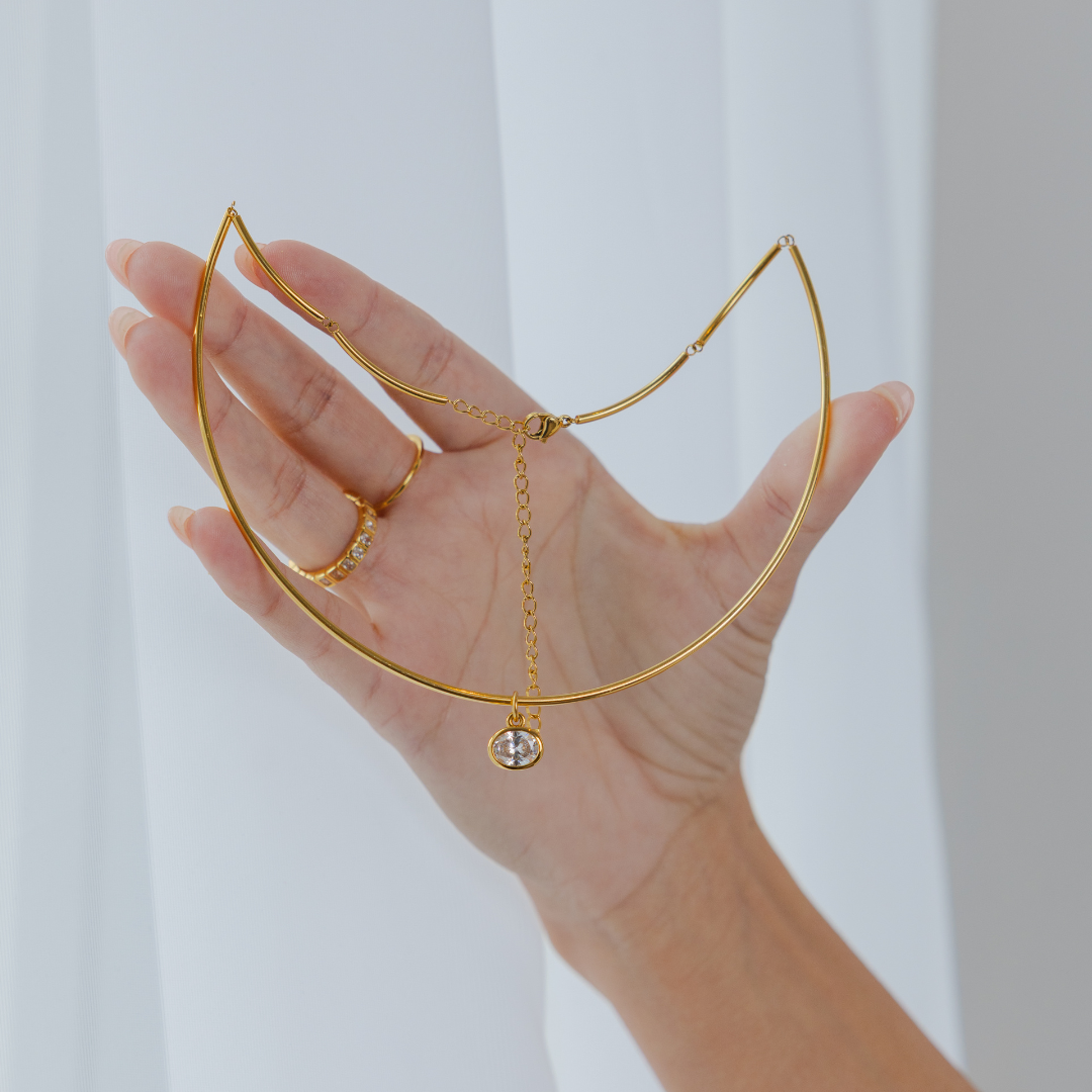 18K Gold Oval Crystal Collar Necklace