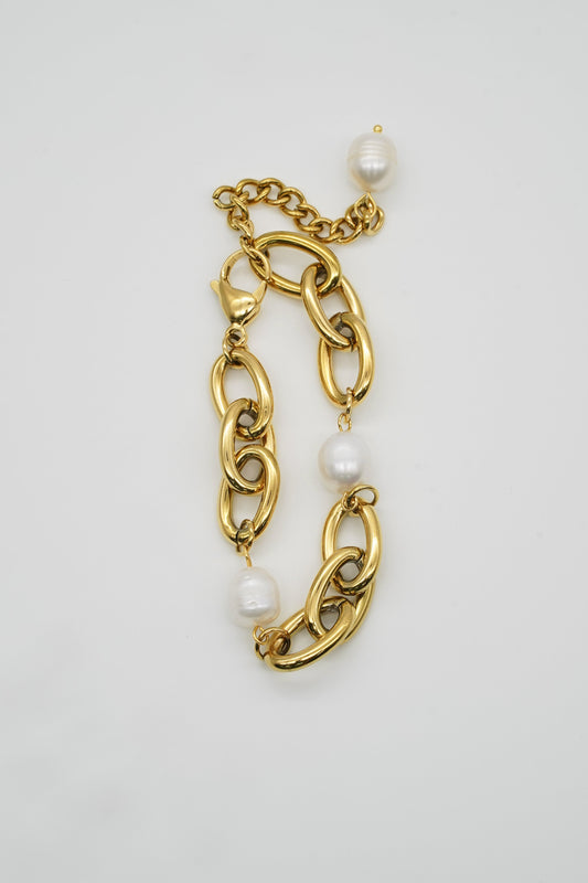 Chunky Chain Bracelet With Pearls